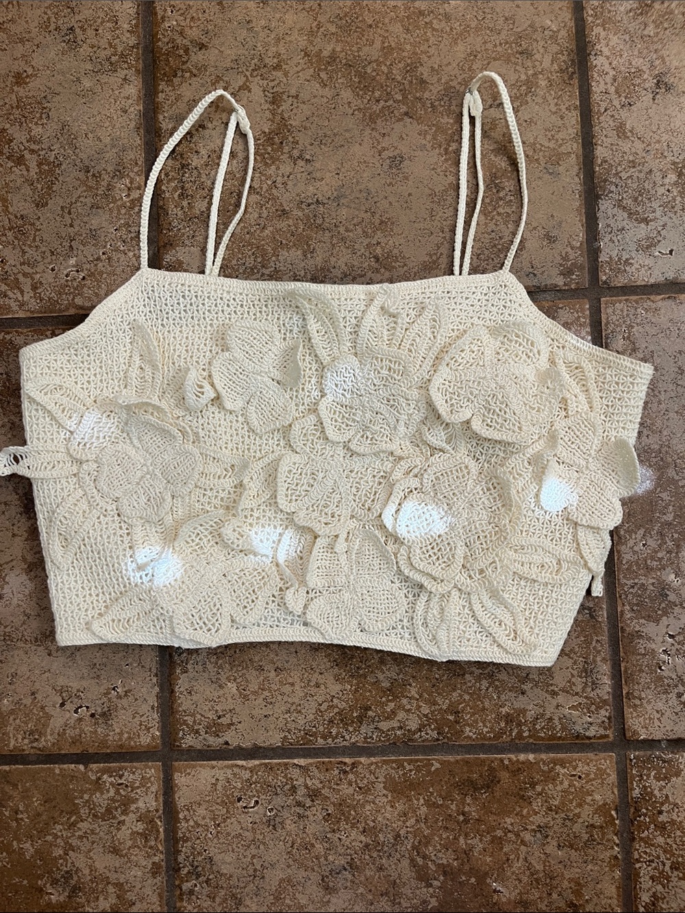 ANTONIO MELANI Great for layering  Cream CROCHET  Floral Appliqué Cami Size 2